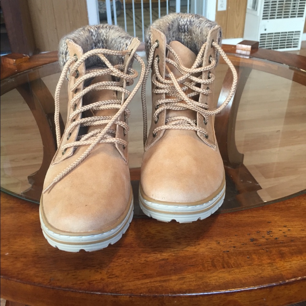 Boots - Picture 2 of 4